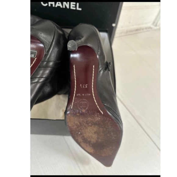 CHANEL Black Heeled Knee-High Leather Point Boots - Picture 13 of 14